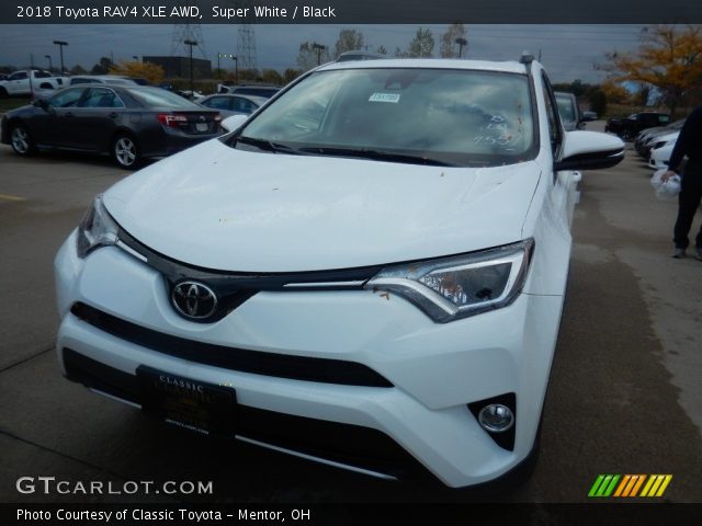 2018 Toyota RAV4 XLE AWD in Super White