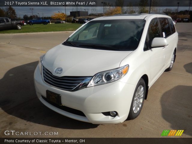 2017 Toyota Sienna XLE in Blizzard White Pearl