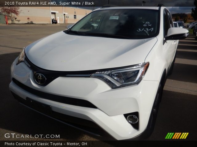 2018 Toyota RAV4 XLE AWD in Super White