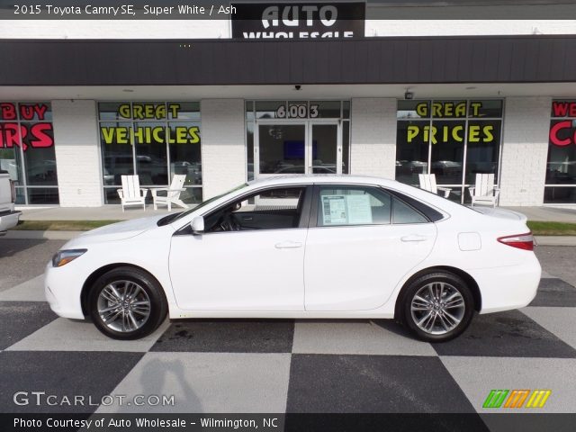 2015 Toyota Camry SE in Super White