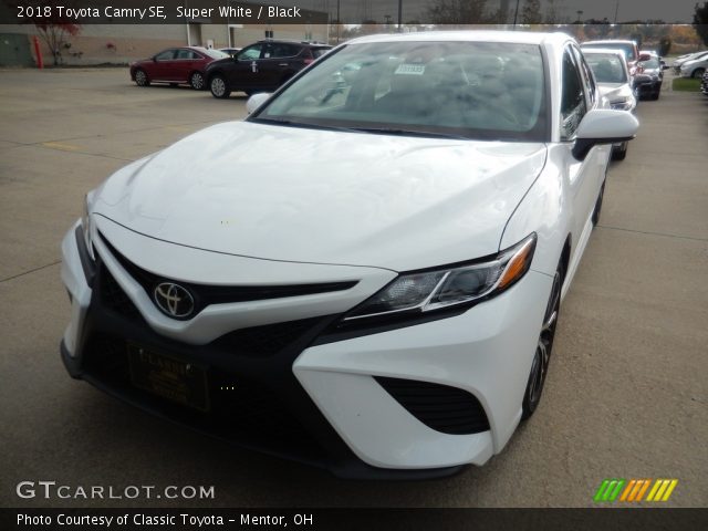 2018 Toyota Camry SE in Super White