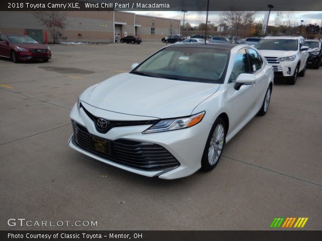 2018 Toyota Camry XLE in Wind Chill Pearl