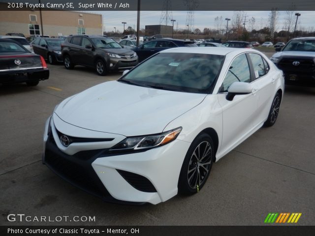 2018 Toyota Camry SE in Super White