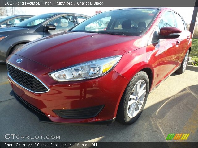 2017 Ford Focus SE Hatch in Ruby Red