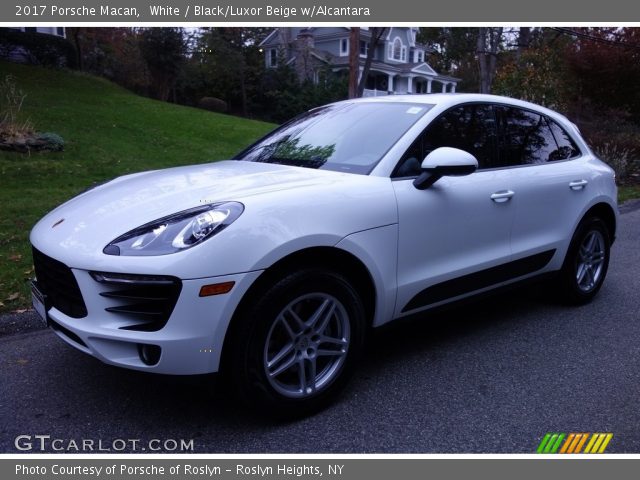 2017 Porsche Macan  in White