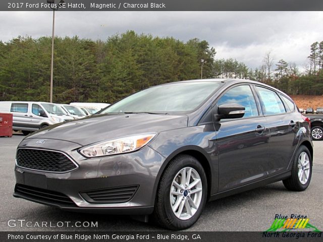 2017 Ford Focus SE Hatch in Magnetic