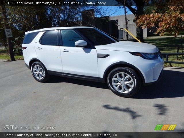 2017 Land Rover Discovery SE in Yulong White