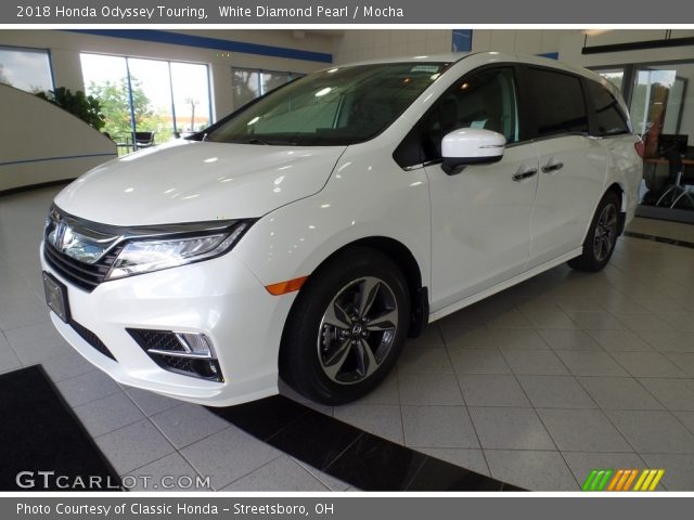 2018 Honda Odyssey Touring in White Diamond Pearl