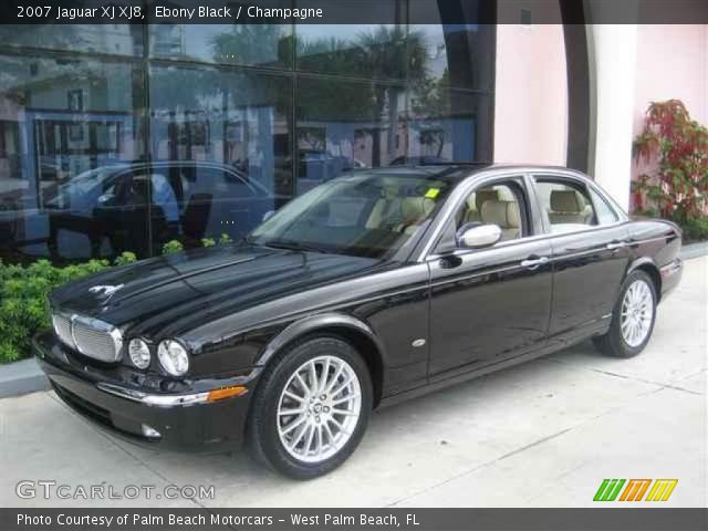 2007 Jaguar XJ XJ8 in Ebony Black