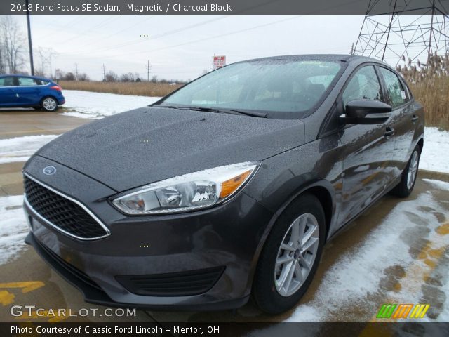 2018 Ford Focus SE Sedan in Magnetic