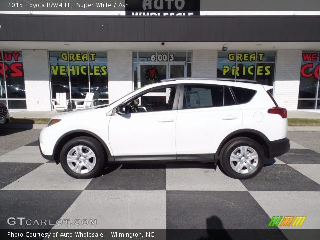 2015 Toyota RAV4 LE in Super White