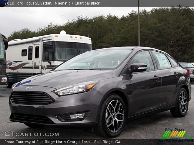 2018 Ford Focus SE Sedan in Magnetic