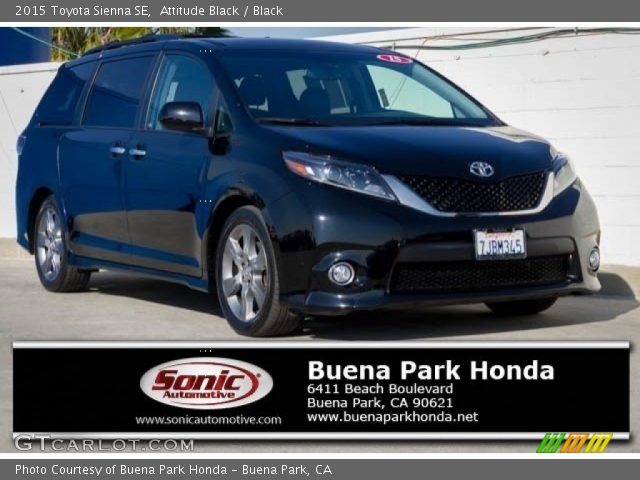 2015 Toyota Sienna SE in Attitude Black