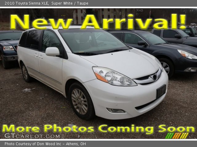2010 Toyota Sienna XLE in Super White