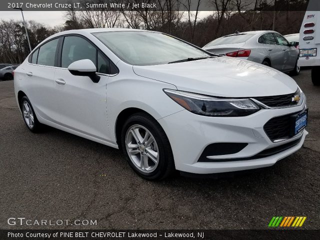 2017 Chevrolet Cruze LT in Summit White