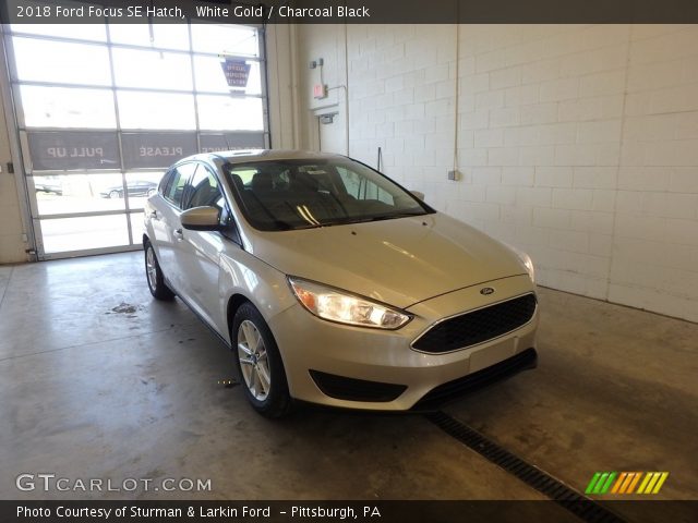 2018 Ford Focus SE Hatch in White Gold
