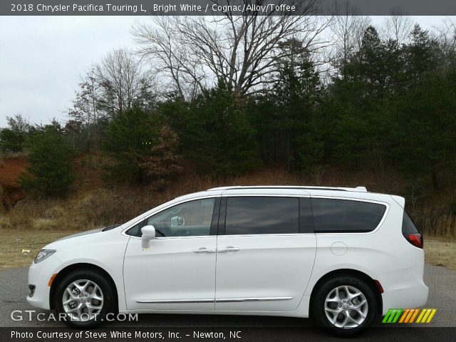 2018 Chrysler Pacifica Touring L in Bright White