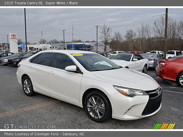 2015 Toyota Camry SE in Super White