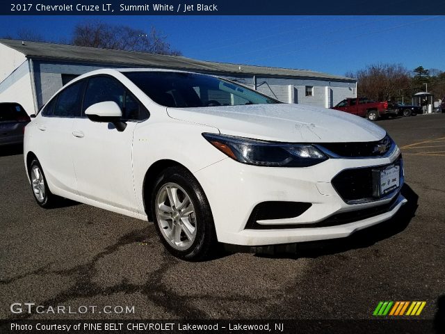 2017 Chevrolet Cruze LT in Summit White