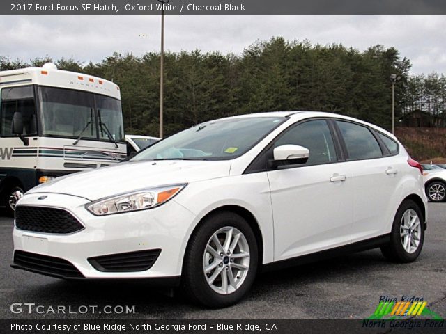 2017 Ford Focus SE Hatch in Oxford White