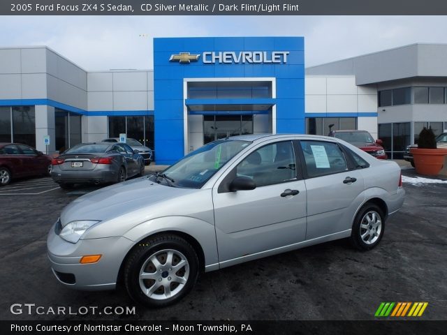 2005 Ford Focus ZX4 S Sedan in CD Silver Metallic