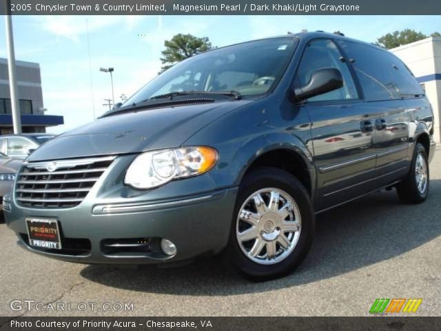 2005 Chrysler Town & Country Limited in Magnesium Pearl