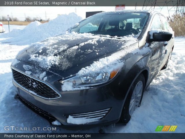 2018 Ford Focus SE Sedan in Magnetic