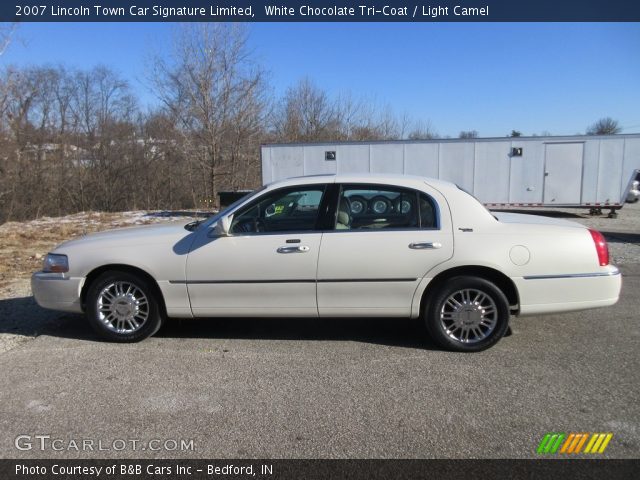 2007 Lincoln Town Car Signature Limited in White Chocolate Tri-Coat