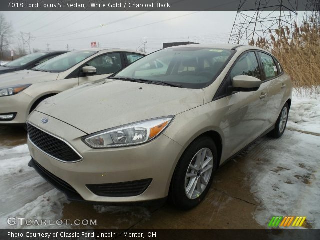 2018 Ford Focus SE Sedan in White Gold