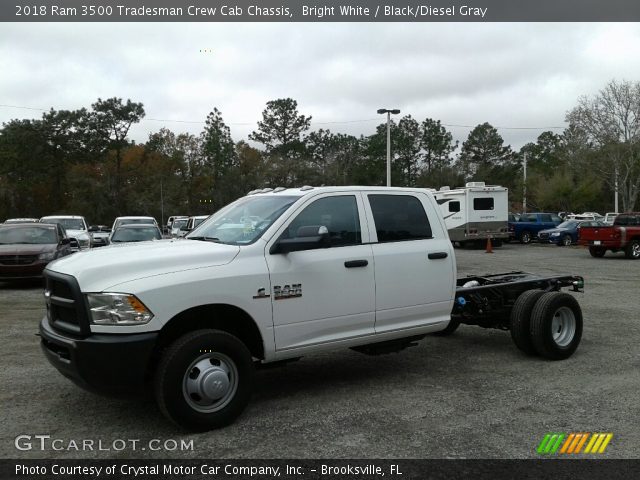 2018 Ram 3500 Tradesman Crew Cab Chassis in Bright White
