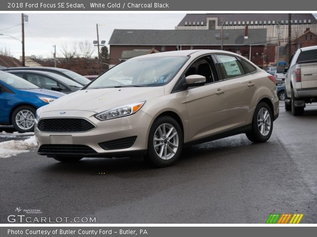 2018 Ford Focus SE Sedan in White Gold