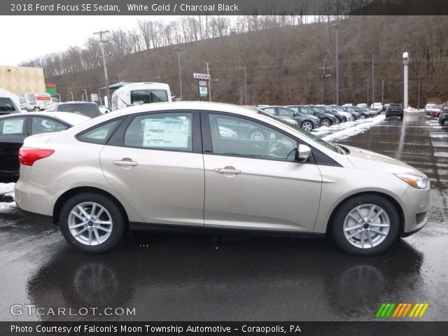 2018 Ford Focus SE Sedan in White Gold
