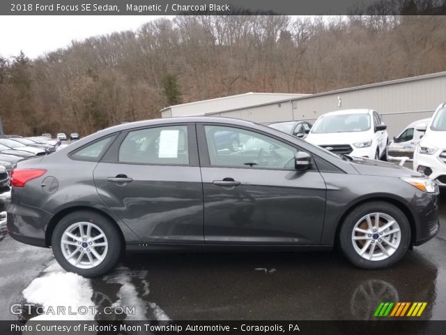 2018 Ford Focus SE Sedan in Magnetic