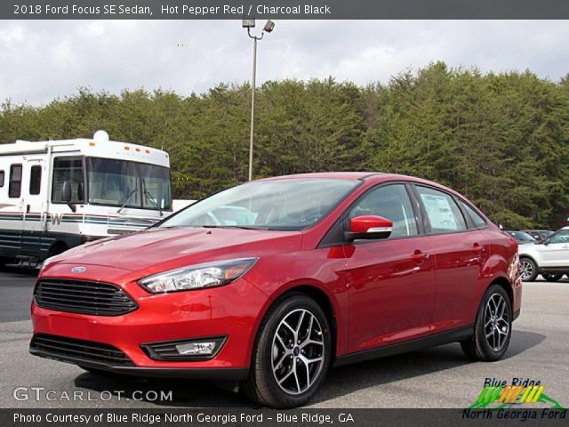 2018 Ford Focus SE Sedan in Hot Pepper Red