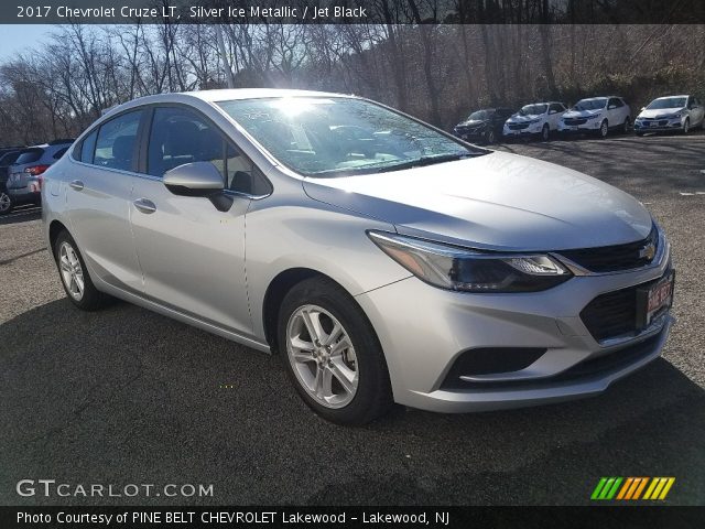 2017 Chevrolet Cruze LT in Silver Ice Metallic