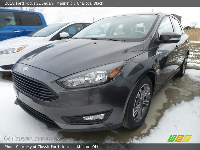 2018 Ford Focus SE Sedan in Magnetic