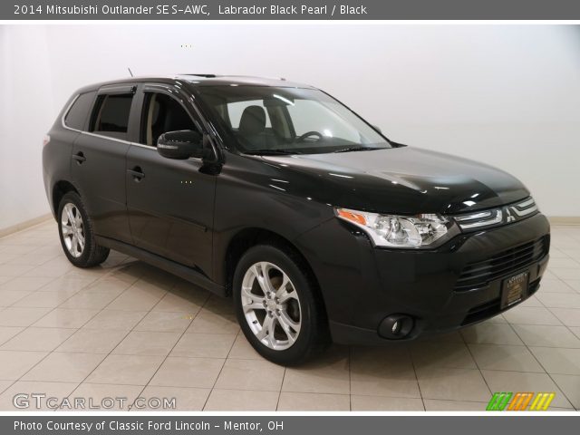 2014 Mitsubishi Outlander SE S-AWC in Labrador Black Pearl