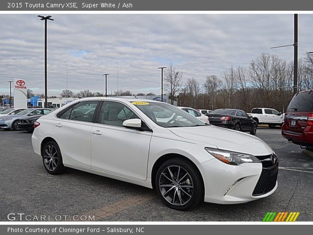 2015 Toyota Camry XSE in Super White