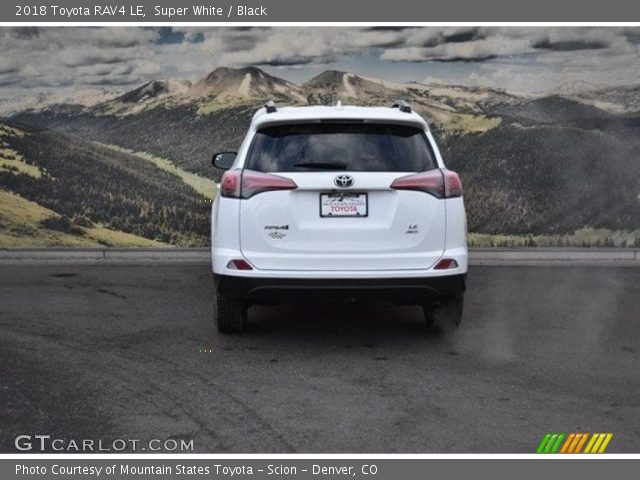 2018 Toyota RAV4 LE in Super White