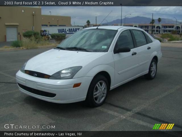 2003 Ford Focus SE 2.3 Sedan in Cloud 9 White