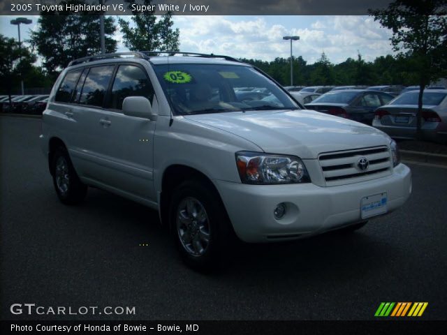 2005 Toyota Highlander V6 in Super White