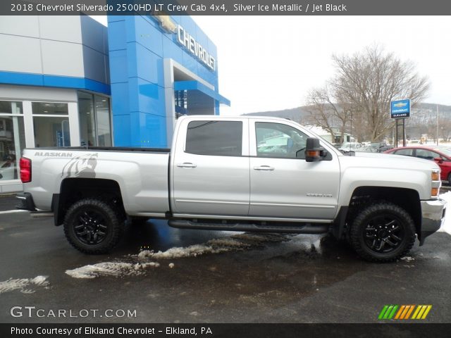 2018 Chevrolet Silverado 2500HD LT Crew Cab 4x4 in Silver Ice Metallic