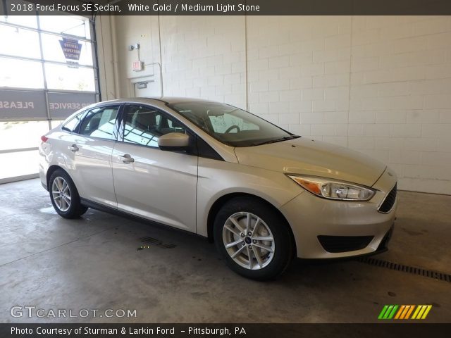 2018 Ford Focus SE Sedan in White Gold