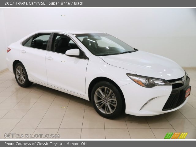 2017 Toyota Camry SE in Super White