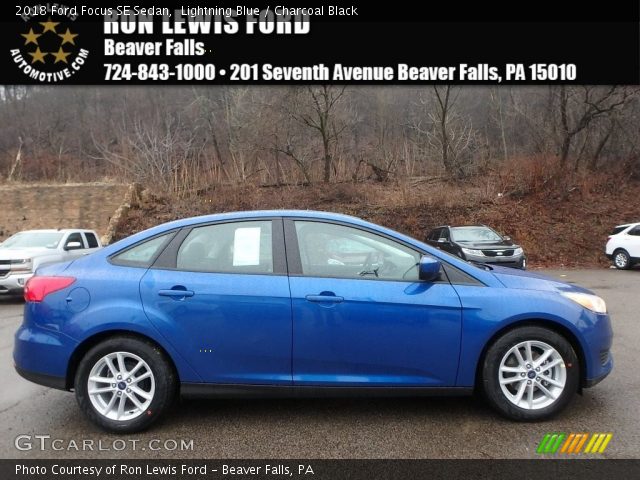 2018 Ford Focus SE Sedan in Lightning Blue