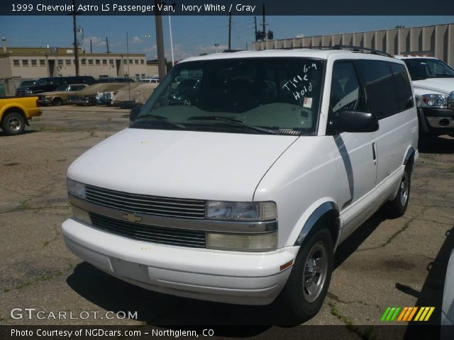 1999 Chevrolet Astro LS Passenger Van in Ivory White
