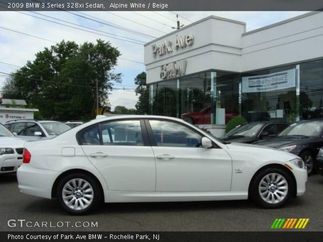 2009 BMW 3 Series 328xi Sedan in Alpine White