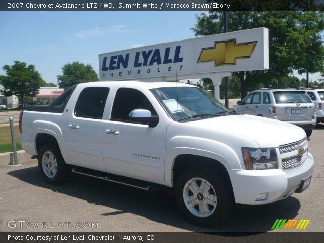 2007 Chevrolet Avalanche LTZ 4WD in Summit White