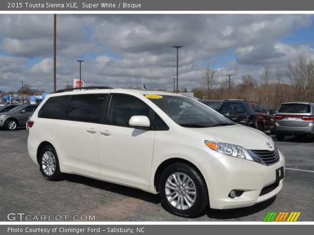 2015 Toyota Sienna XLE in Super White