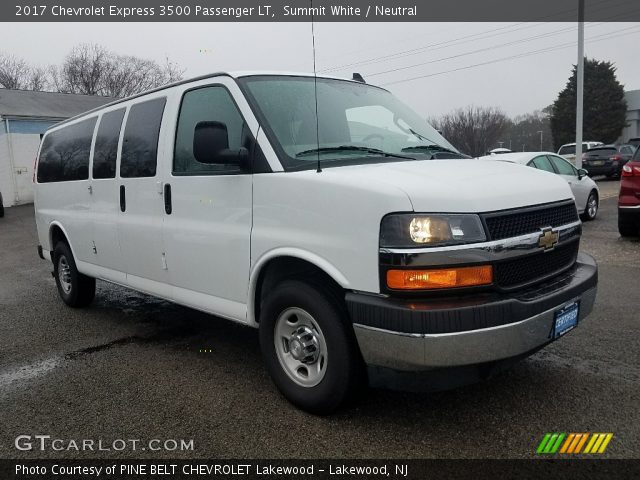 2017 Chevrolet Express 3500 Passenger LT in Summit White